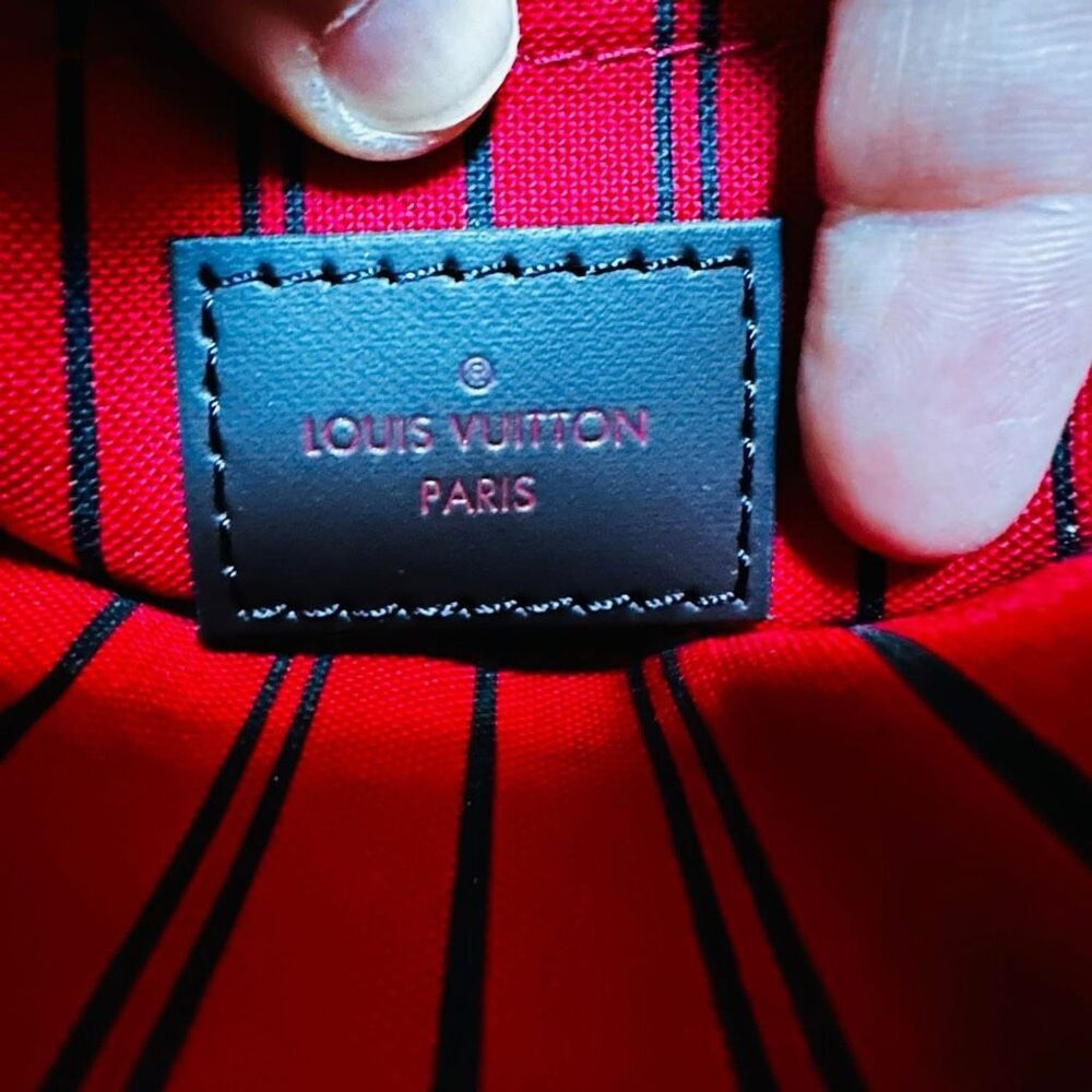 Louis Vuitton Neverfull GM Pouch - Picture 8 of 9